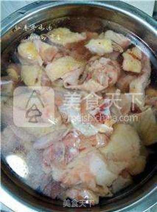【补气益血】红枣参鸡汤的做法步骤:2