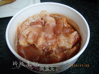 蜜汁猪颈肉的做法步骤:2