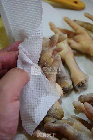 好吃到狂舔手指的【虎皮凤爪】的做法步骤:3