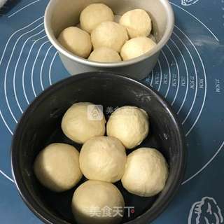 南瓜豆沙花朵包的做法步骤:4