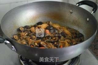 胡萝卜香菇炖鸡的做法步骤:9