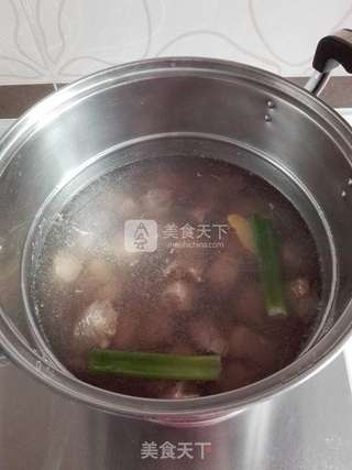 南瓜牛肉汤的做法步骤:2
