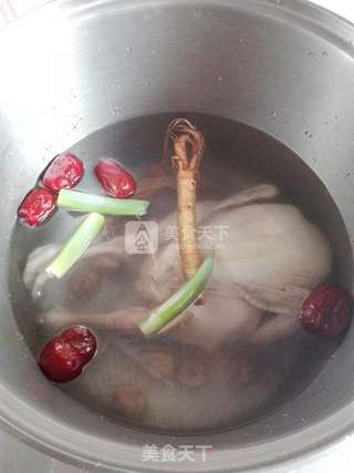 红枣参鸡汤的做法步骤:5