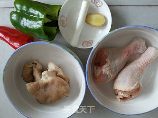 叶蘑焖鸡腿的做法步骤：1