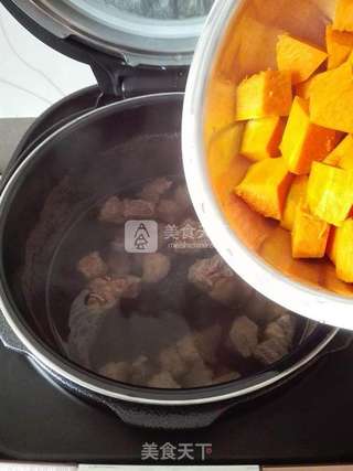 南瓜牛肉汤的做法步骤:5