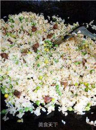 【豌豆菇凉与腊肠先生的邂逅】豌豆腊肠炒饭的做法步骤:8