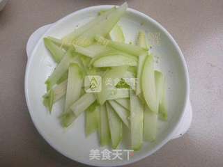 佛手瓜小炒肉的做法步骤:3