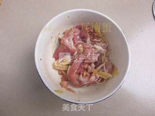 佛手瓜小炒肉的做法步骤:2