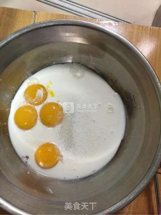 葡萄干戚风蛋糕的做法步骤:2