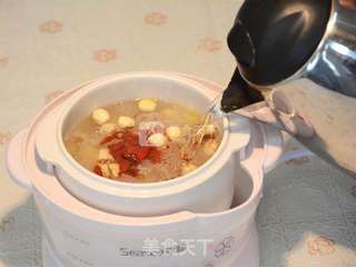 银耳莲子羹的做法步骤:21
