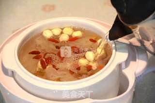 银耳莲子羹的做法步骤:22