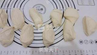 芝麻红糖三角包的做法步骤：9