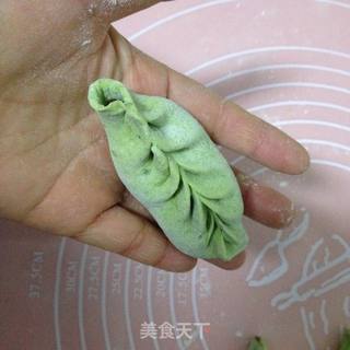 豆沙馅柳叶蒸饺的做法步骤:7