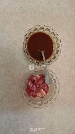 肉丁炸酱面的做法步骤：2