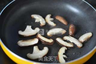 香菇煎蛋的做法步骤:5