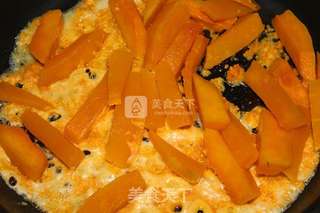 咸蛋黄焗南瓜的做法步骤:7