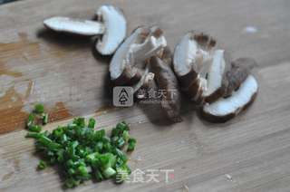 香菇煎蛋的做法步骤:2