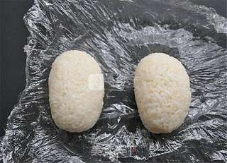 带馅儿的趣味饭团的做法步骤:6