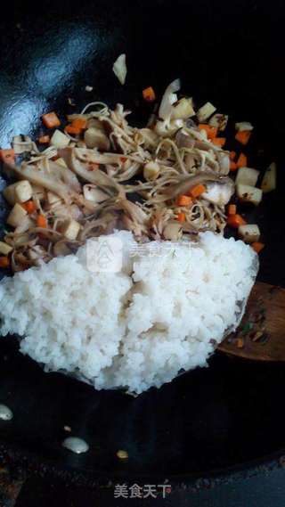 菌菇什锦炒饭的做法步骤:12