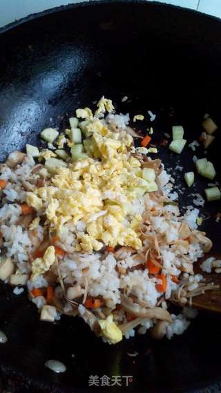 菌菇什锦炒饭的做法步骤:13