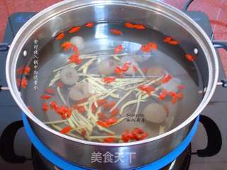 冬季暖胃,龙眼枸杞姜茶的做法步骤:2