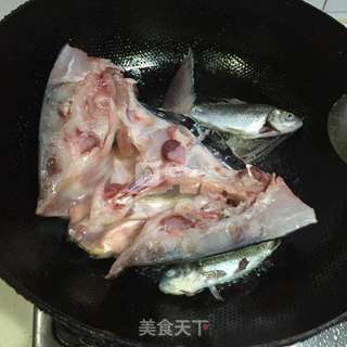 家常红烧鱼头的做法步骤:4