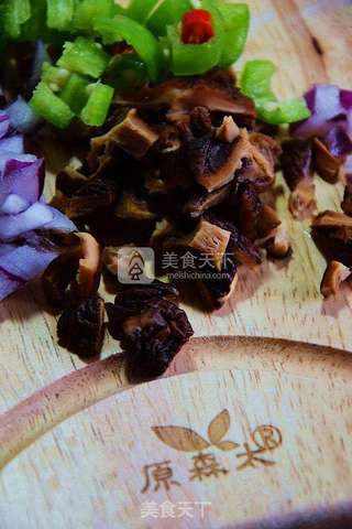 韩风习习的冬天来上一碗火辣的【韩式辣酱鱿鱼面】的做法步骤:3