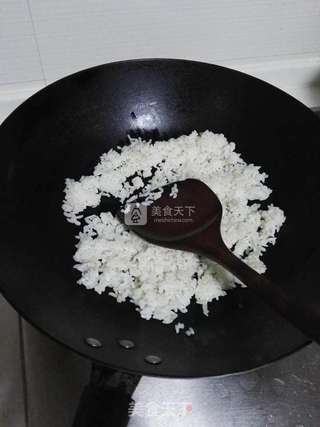 花花炒饭——有菠萝的炒饭哦的做法步骤:5