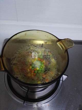 花花炒饭——有菠萝的炒饭哦的做法步骤:3