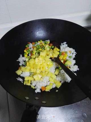 花花炒饭——有菠萝的炒饭哦的做法步骤:6