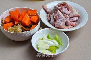 香菇烧鸡翅的做法步骤:2