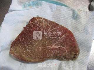 香煎牛排面包片的做法步骤:3