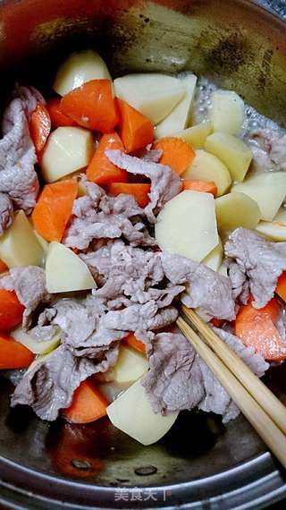 日式料理之肉じゃが(土豆炖肉)的做法步骤:4