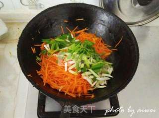 胡萝卜鸡蛋炒青蒜的做法步骤:7
