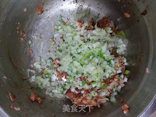 酸菜猪肉馅饼的做法步骤:4