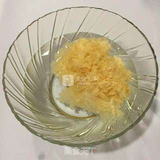 木瓜银耳糖水的做法步骤:2