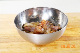 蜜汁烤鸡腿的做法步骤:2