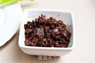 香菇酱炒香干的做法步骤:2