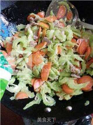 苦瓜胡萝卜肉片的做法步骤:8