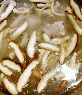 香菇排骨粥的做法步骤:6