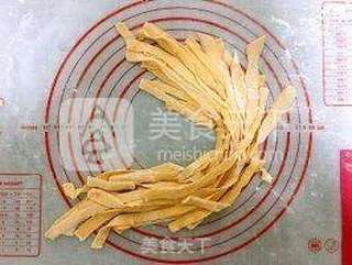 胡萝卜番茄鸡蛋面的做法步骤:8