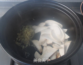 金蚝鲜味砂锅煲的做法步骤:6
