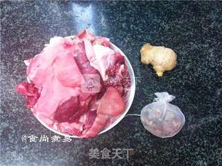 砂锅炖羊肉的做法步骤：1