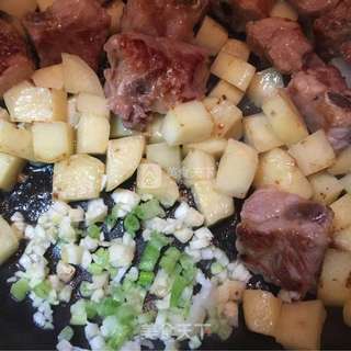 排骨土豆焖饭的做法步骤:7