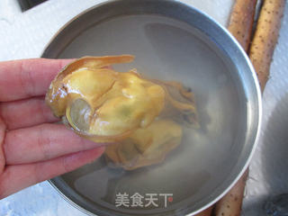 金蚝鲜味砂锅煲的做法步骤:2