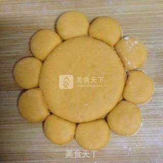 太阳花馒头的做法步骤:5