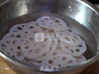 冬季养生爽口菜---酸辣胭脂藕片的做法步骤:6