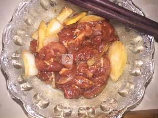 银耳木耳炒肉的做法步骤：1