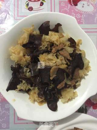 银耳木耳炒肉的做法步骤:7
