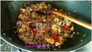 黑椒排骨菠萝炒饭的做法步骤:4